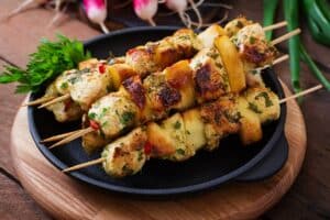 brochettes-de-porc-mangue